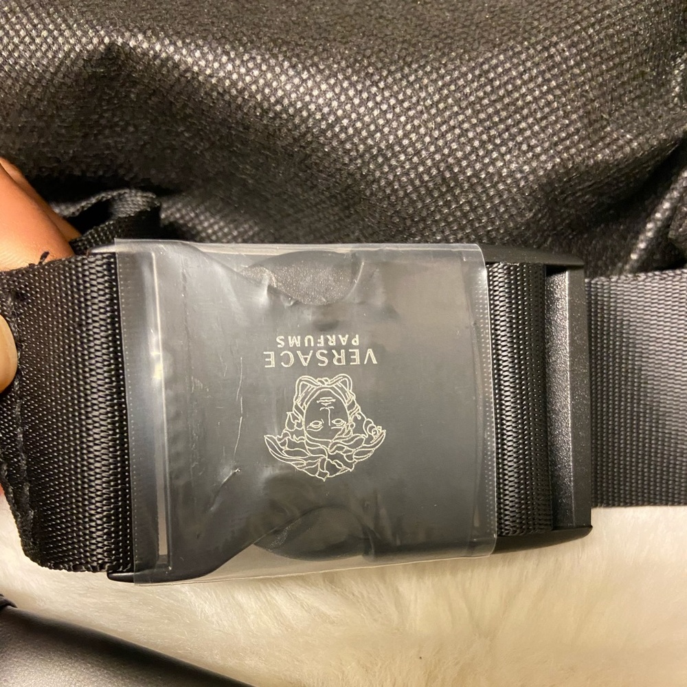 1 left! New Versace parfums Fanny pack bag - Picture 4 of 7
